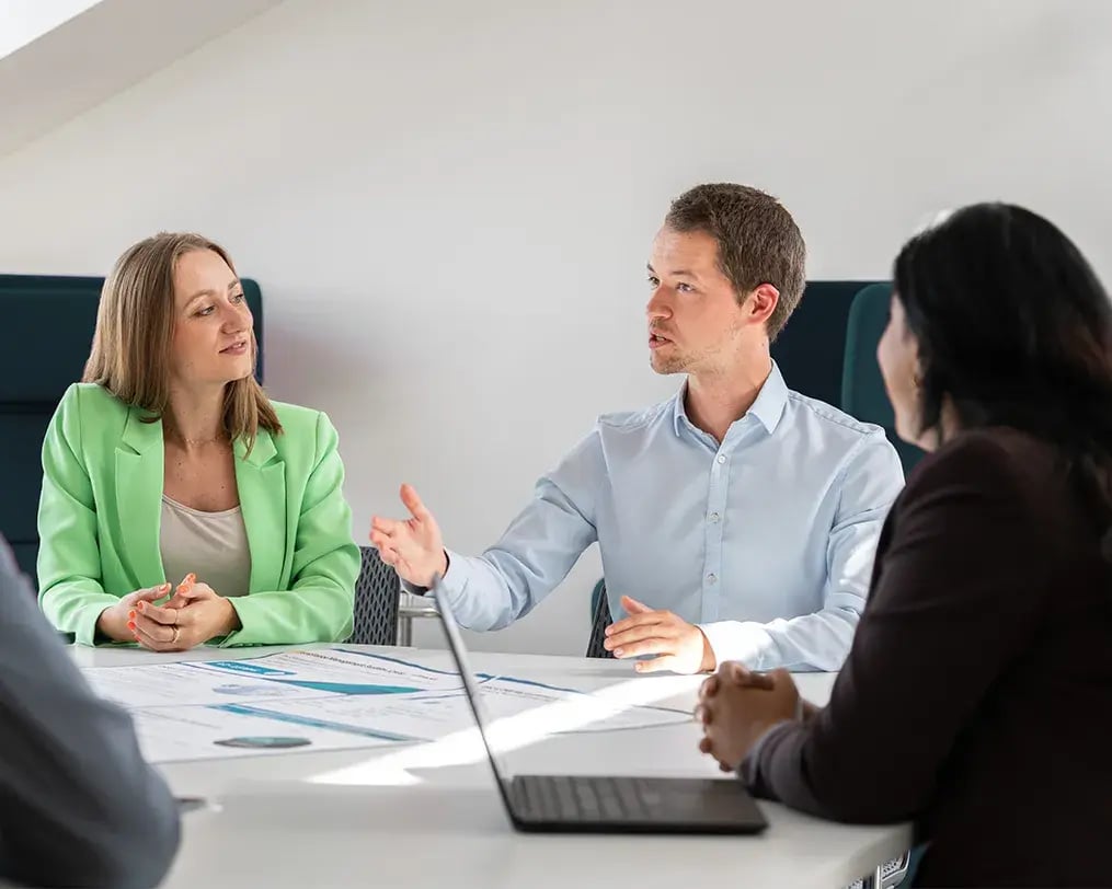 meeting-3-person
