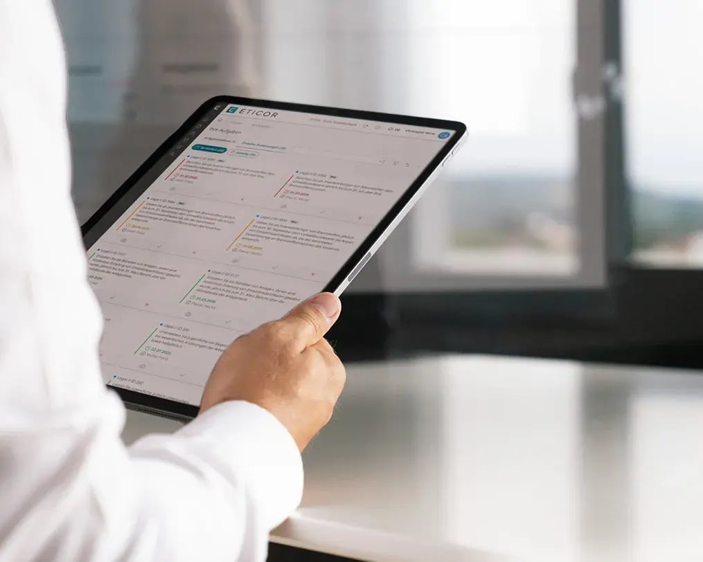 Tablet mit geöffneter Benutzeroberfläche von Eticor